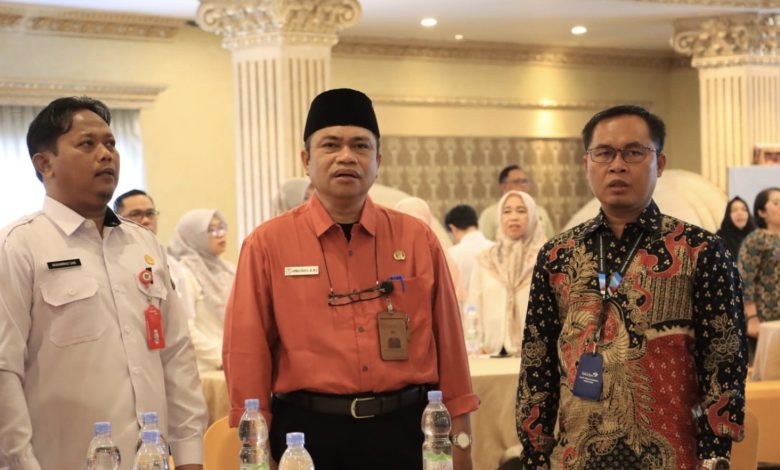 Kepala Dinas Pengendalian Penduduk dan Keluarga Berencana Achmad Junaidi saat hadiri rakorda se-kaltim (dok: ek)