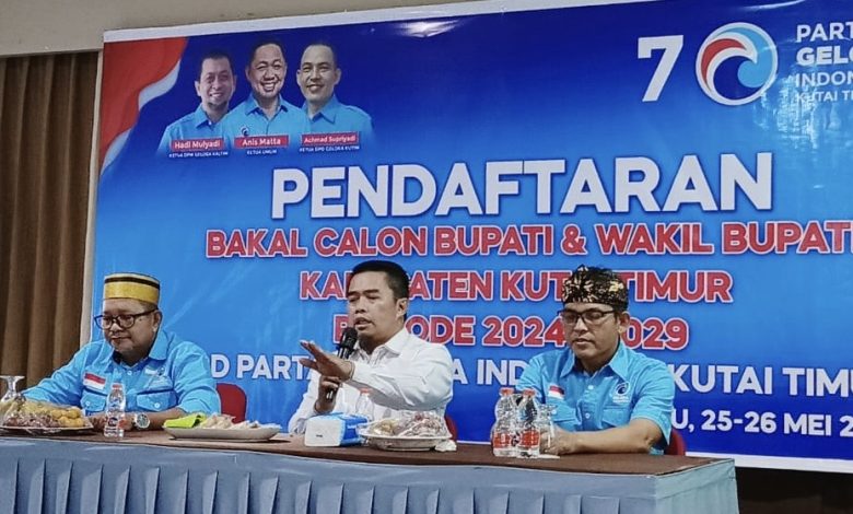 Mahyunadi kembalikan formulir pendaftaran bakal calon Wakil Bupati Kutai Timur (dok: ek)
