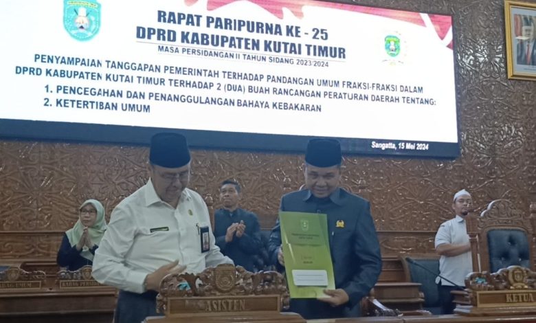 Rapur ke-25 DPRD Kutim terkait pandangan Pemerintah atas usulan fraksi menyangkut 2 usulan raperda (dok: deltamahakam)