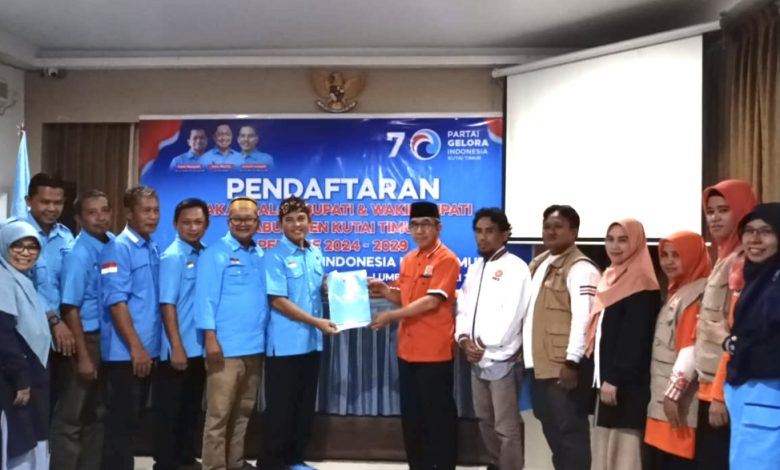 Ardiansyah Sulaiman mengembalikan berkas pendaftaran bakal calon Bupati Kutai Timur