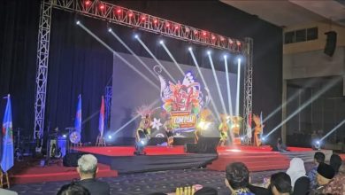 Penari Adat Kutai Timur Memukau di Peringatan Hari Koperasi Nasional ke-77