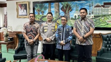 Rombongan Kapolres Kutim saat silaturahmi dengan Bupati Ardiansyah Sulaiman (ist)